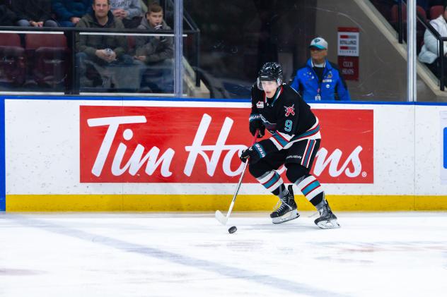 Kelowna Rockets centre Shane Smith gathers the puck