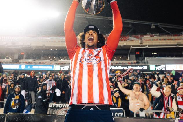 Atlético Ottawa defender Tyr Duhaney-Walker