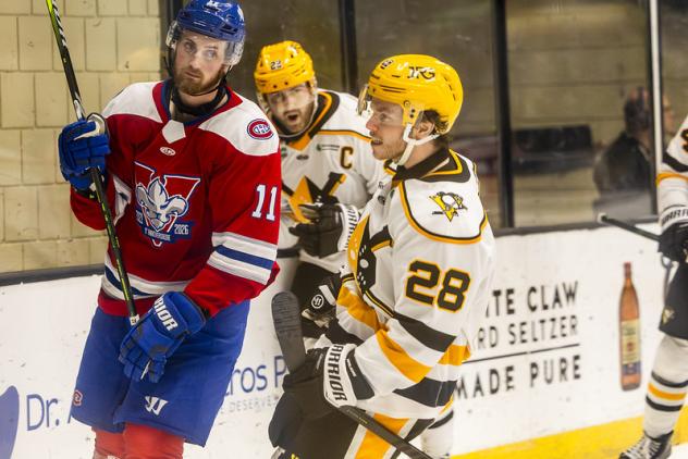 Wheeling Nailers forward Tanner Andrew (right) vs. the Trois-Rivières Lions