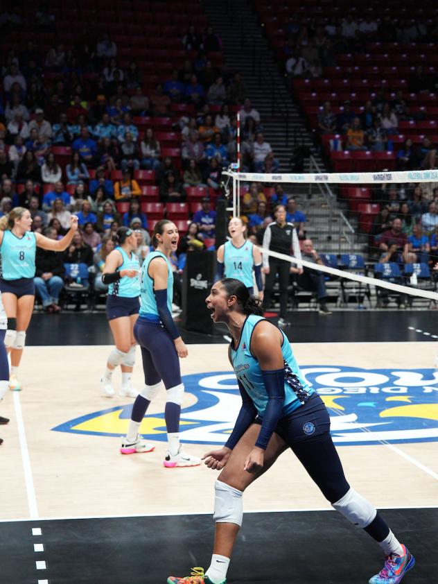 Orlando Valkyries middle blocker Kazmiere Brown