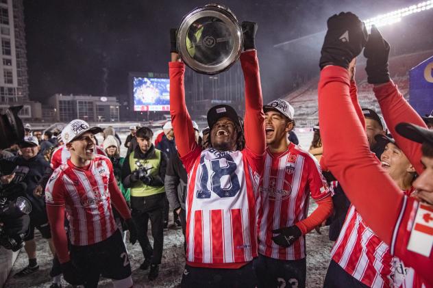 Atlético Ottawa defender Roni Mbomio