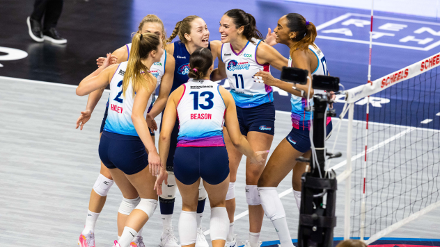 Omaha Supernovas celebrate a poing