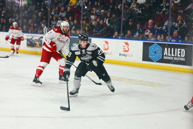 Allen Americans' Colton Hargrove and Idaho Steelheads' Jordan Steinmetz on the ice
