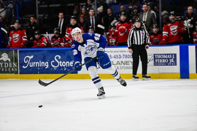 Syracuse Crunch defenseman Ethan Samson