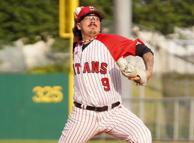 Ottawa Titans pitcher Alfredo Villa