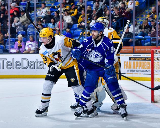 Syracuse Crunch left wing Wojciech Stachowiak vs. the Wilkes-Barre/Scranton Penguins