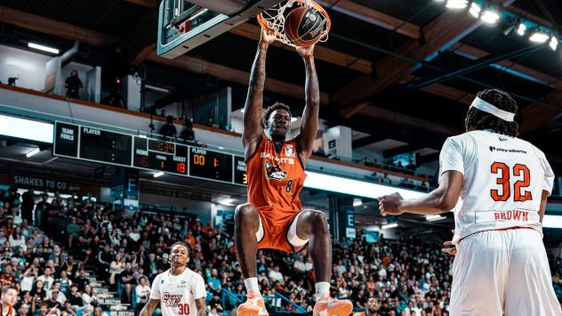 Tyrese Samuel slams it home for the Vancouver Bandits