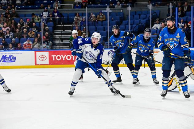 Syracuse Crunch center Tristan Allard vs. the Springfield Thunderbirds