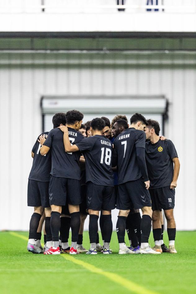 Pittsburgh Riverhounds SC pre-match huddle
