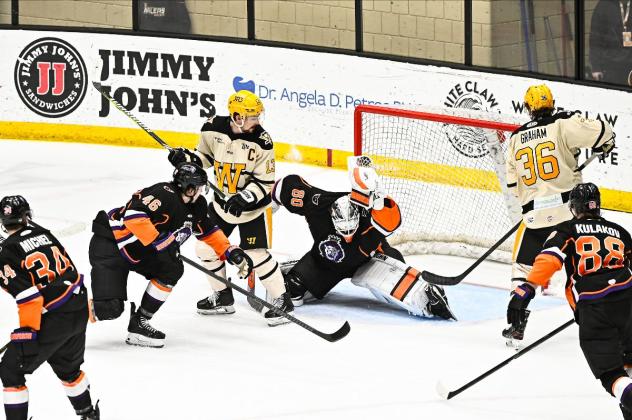 Wheeling Nailers denied by Reading Royals goaltender Keith Petruzzelli