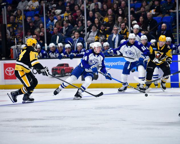 Syracuse Crunch centers Tristan Allard (14) and Lucas Mercuri vs. the Wilkes-Barre/Scranton Penguins