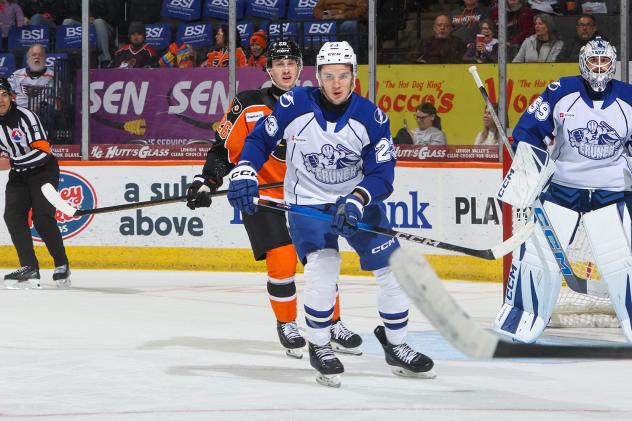 Syracuse Crunch center Dylan Duke vs. the Lehigh Valley Phantoms