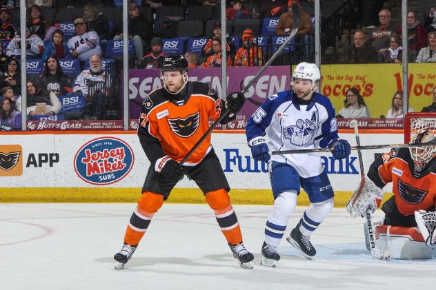Syracuse Crunch center Dylan Duke vs. the Lehigh Valley Phantoms