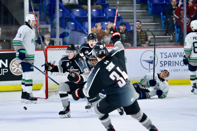 Vancouver Giants battle the Seattle Thunderbirds
