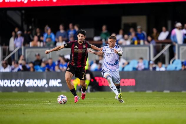 Atlanta United's Steven Alzate and San Jose Earthquakes' Benji Kikanović in action