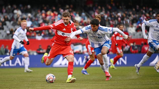 Chicago Fire FC forward Hugo Cuypers (left)