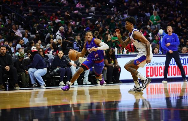 Delaware Blue Coats guard Kennedy Chandler on the drive