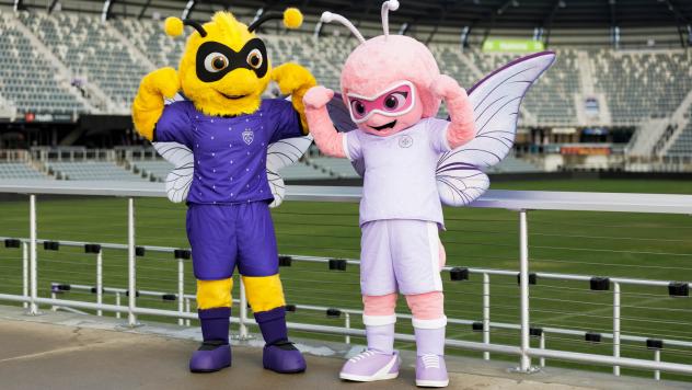 Louisville City FC mascot Sting and Racing Louisville FC mascot Float