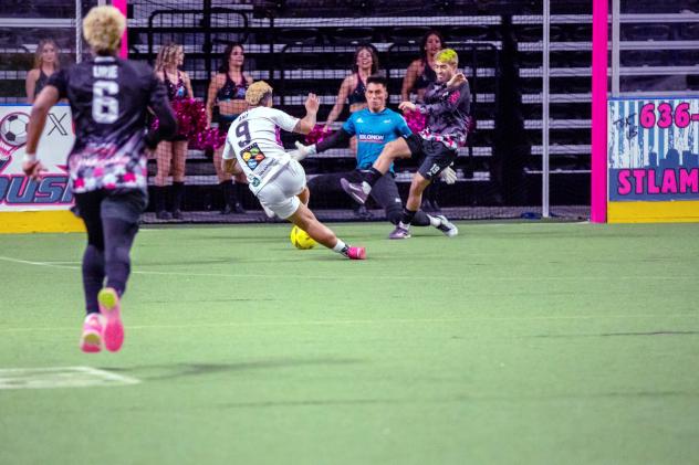 St. Louis Ambush defend against the Empire Strykers