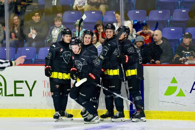 Vancouver Giants gather after a goal against the Kelowna Rockets