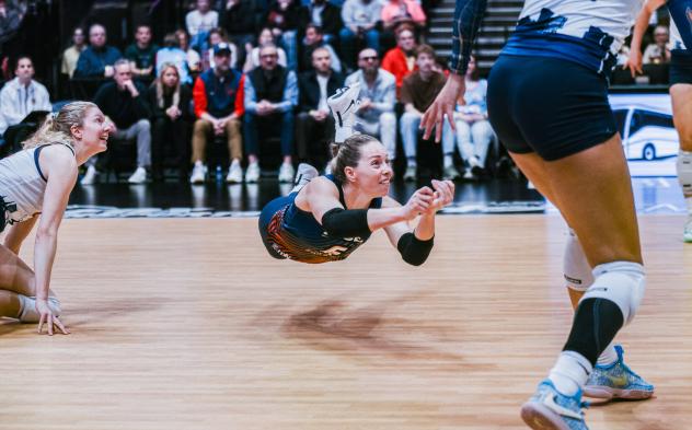 Grand Rapids Rise libero Morgan Hentz lays out