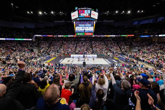 A big crowd cheers on the Omaha Supernovas
