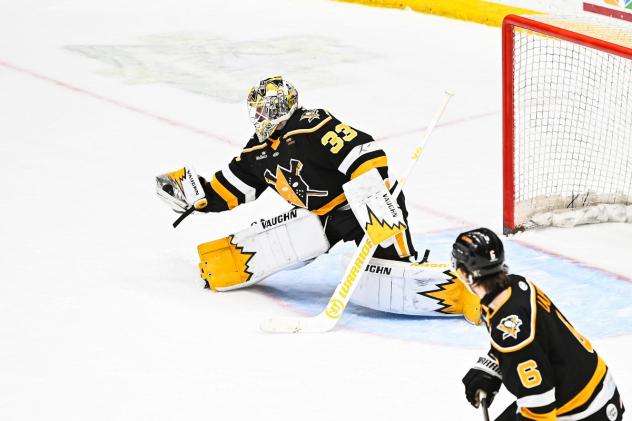 Wheeling Nailers' Taylor Gauthier and Daniel Laatsch on game night