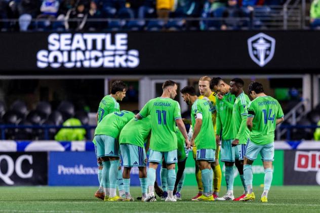 Seattle Sounders FC huddle