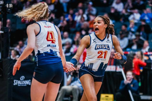 Grand Rapids Rise outside hitters Carli Snyder (left) and Alexis Shelton