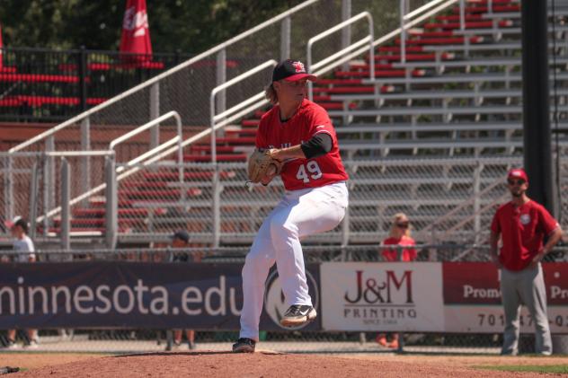 Pitcher Tanner Riley with the Fargo-Moorhead RedHawks