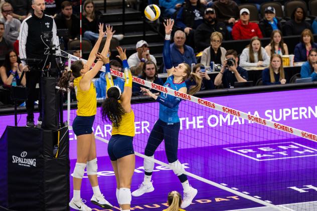 Omaha Supernovas middle blocker Kiara Reinhardt