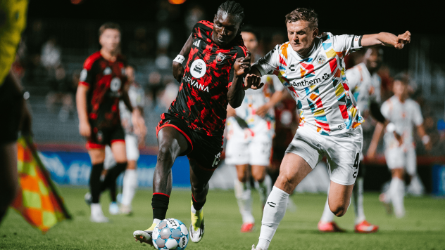Phoenix Rising battles Oakland Roots SC