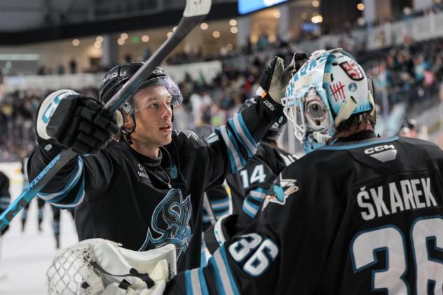 San Jose Barracuda congratulate goaltender Jakub Skarek