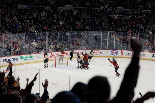 A big crowd in Winnipeg cheers on the Ottawa Charge against the Montréal Victoire