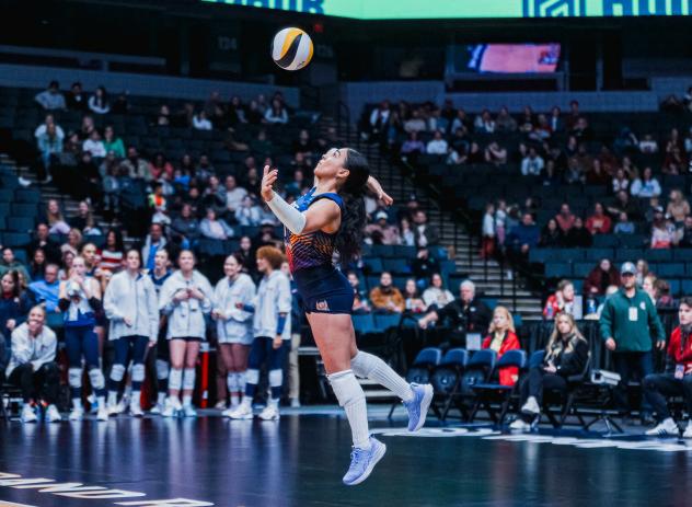 Grand Rapids Rise on the serve