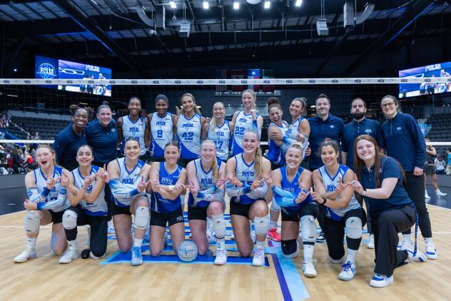 Dallas Pulse pose after beating the Atlanta Vibe