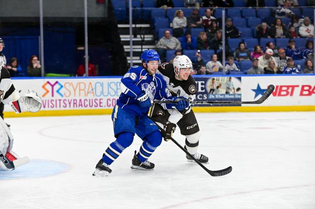 Syracuse Crunch center Dylan Duke vs. the Hershey Bears
