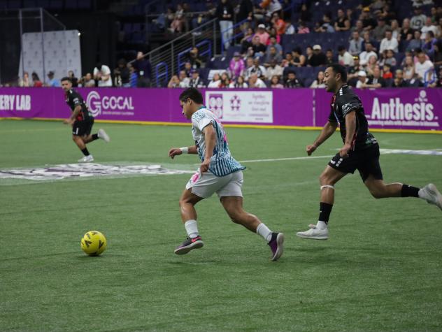 St. Louis Ambush forward Ozzy Santana vs. the Empire Strykers