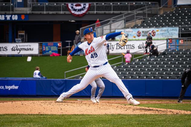 Syracuse Mets pitcher Jonathan Pintaro