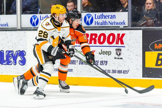Wheeling Nailers forward Tanner Andrew vs. the Fort Wayne Komets