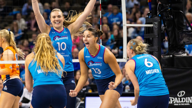 Omaha Supernovas opposite hitter Merritt Beason (13)