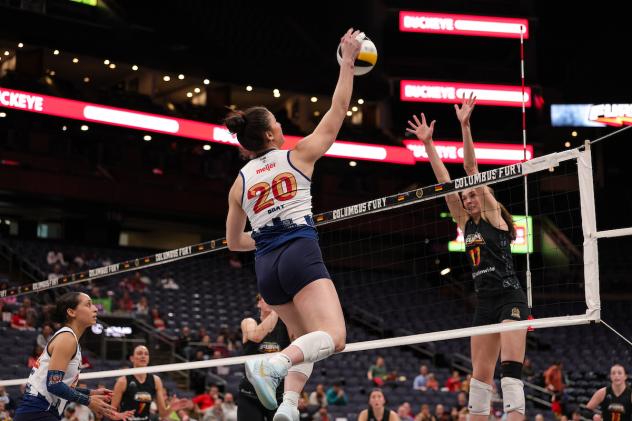 Grand Rapids Rise middle blocker Hattie Bray