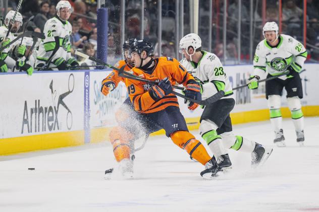 Greenville Swamp Rabbits forward Ryan O'Reilly puts on the brakes vs. the Savannah Ghost Pirates
