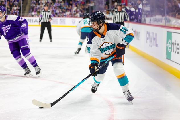 New York Sirens forward Paetyn Levis handles the puck