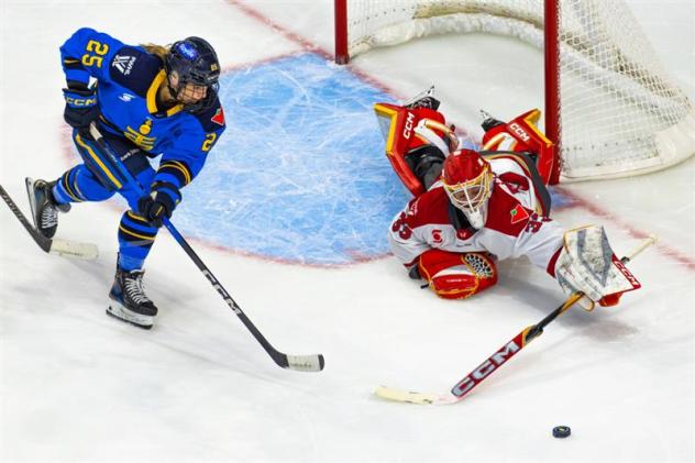 Ottawa Charge goaltender Gwyneth Philips sprawls to make a save