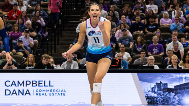 Omaha Supernovas outside hitter Sarah Parsons