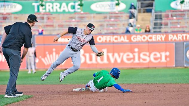 Kendall George of the Tulsa Drillers steals second