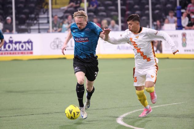 St. Louis Ambush midfielder Colin O'Keefe with possession vs. the San Diego Sockers