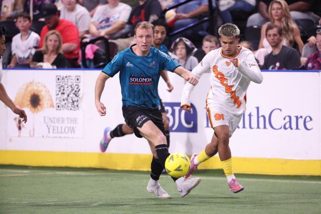 St. Louis Ambush midfielder Colin O'Keefe with possession vs. the San Diego Sockers