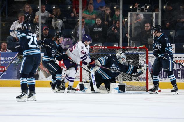 Youngstown Phantoms battle the Madison Capitols